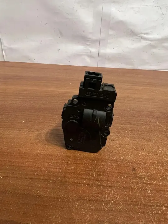 Klepmotor D2145 voor Mercedes-Benz C W204 2009 image 3
