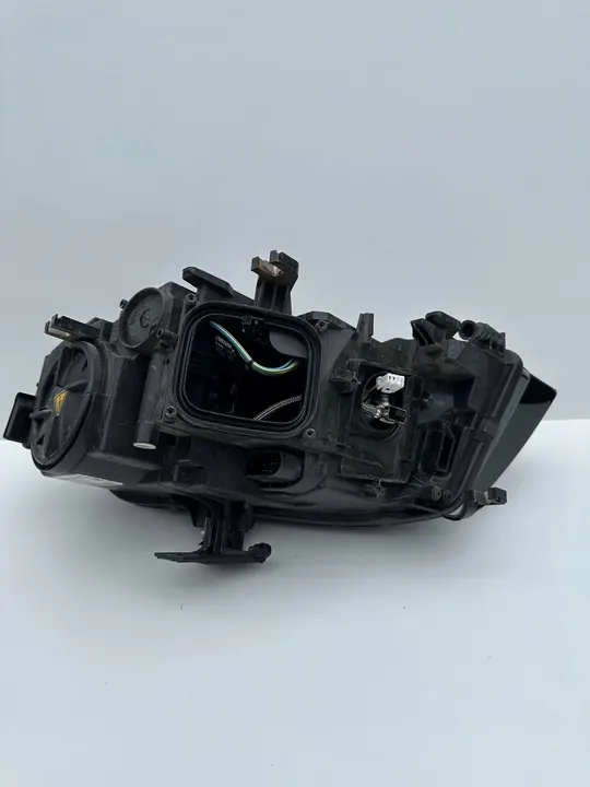 AUDI A4 B8 Faro Delantero Derecho Xenón image 3