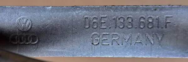 Rampe d'injection Audi A4 A6 C6 2.4 FSI 06E133681F image 3