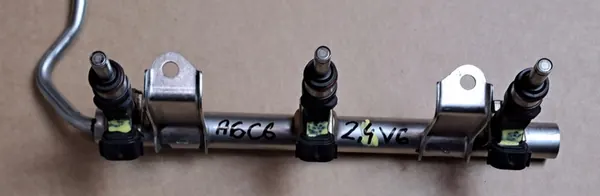 Rampe d'injection Audi A4 A6 C6 2.4 FSI 06E133681F image 6