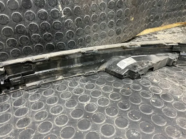 Audi e-tron Parachoques Trasero OEM 4KE807833 image 10