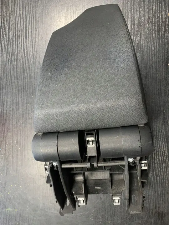 Accoudoir BMW E87 OEM 9110501 - État Utilisé image 2
