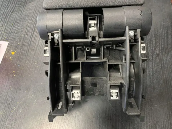 Accoudoir BMW E87 OEM 9110501 - État Utilisé image 3