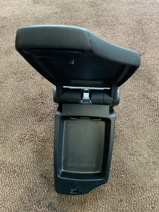 Accoudoir BMW E87 OEM 9110501 - État Utilisé image 6