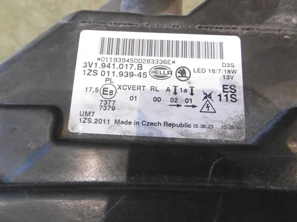 Linker Scheinwerfer Skoda Superb III Xenon LED image 4