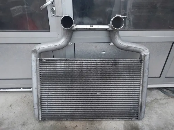 DAF XF Intercooler OEM 2236719 - Käytetty Kunnossa image 2