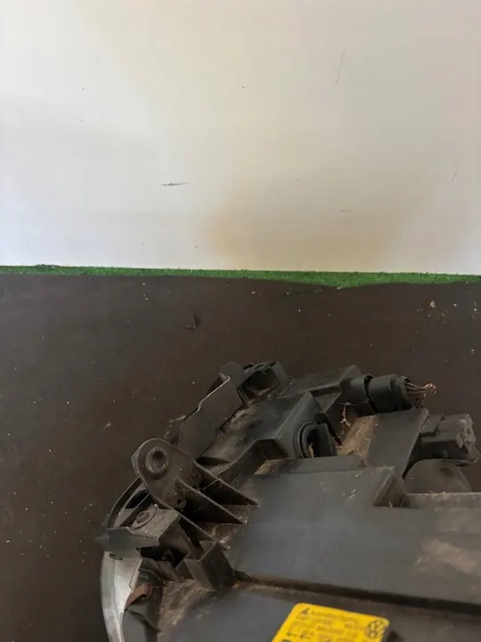 Oikea Ajovalo VW Touran Lift Käytetty image 2