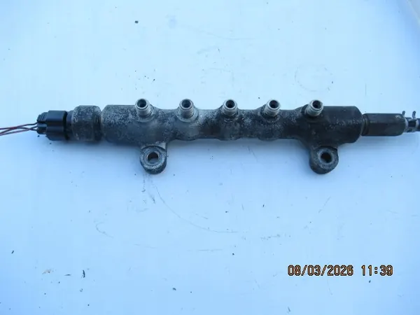 LISTWA WTRYSKOWA TOYOTA COROLLA E12 2.0 D4D OEM image 2