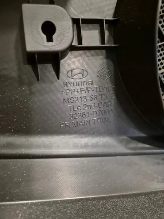 Pièce auto Hyundai OE 82361D7000 d'occasion image 6
