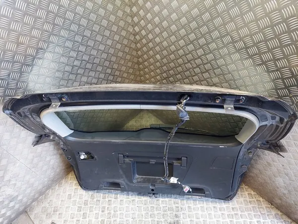 Opel Astra J 2011 Takaluukku OEM 13301585 image 10