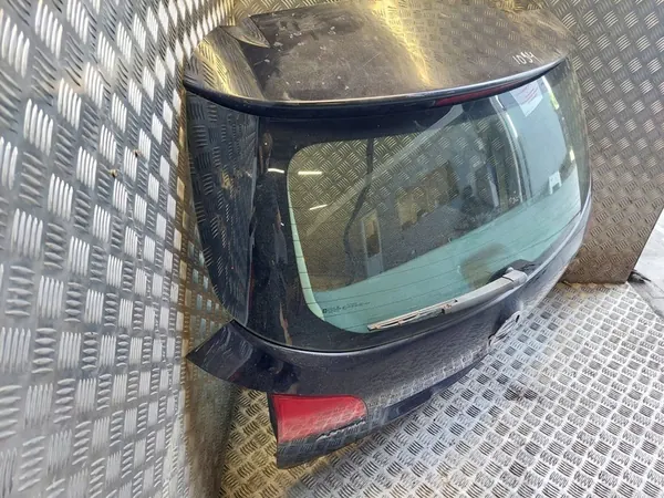 Opel Astra J 2011 Takaluukku OEM 13301585 image 4