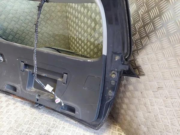 Opel Astra J 2011 Takaluukku OEM 13301585 image 9