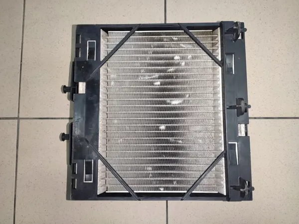 BMW 7 F01 F02 Ytterligare Vattenkylare Vänster image 2