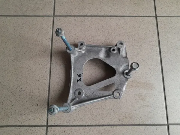 Support de compresseur OEM 05281379AA image 2