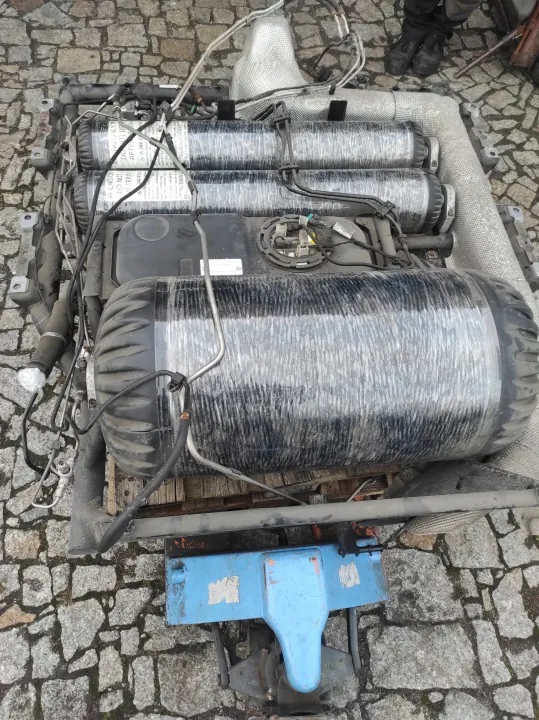 Tanque CNG/LPG Mercedes OEM A2424700000 - Usado image 2