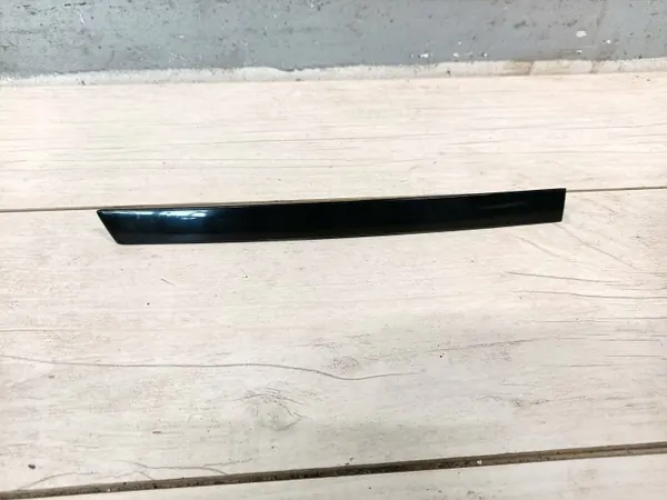 Takaikkunan oikea tiiviste OEM GD9BF215A04AD image 2