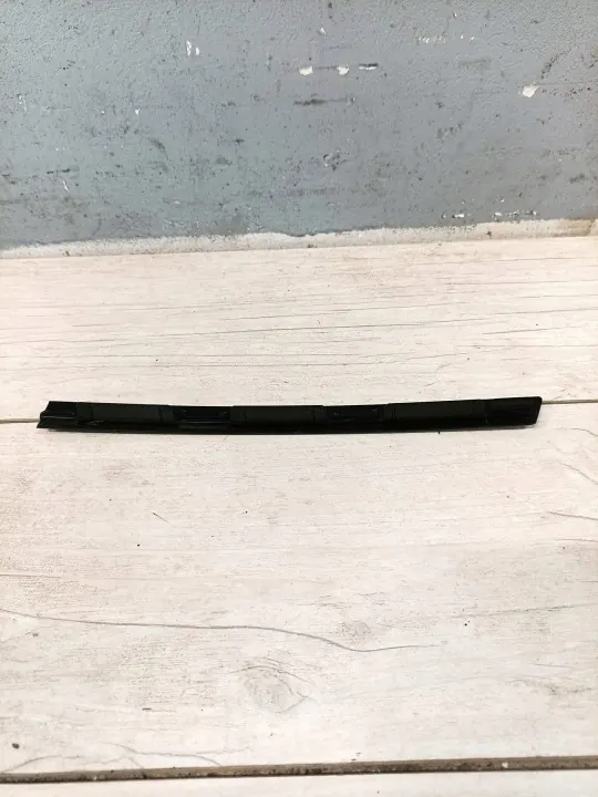 Takaikkunan oikea tiiviste OEM GD9BF215A04AD image 3