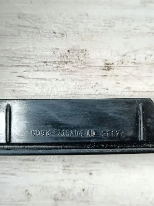 Takaikkunan oikea tiiviste OEM GD9BF215A04AD image 4