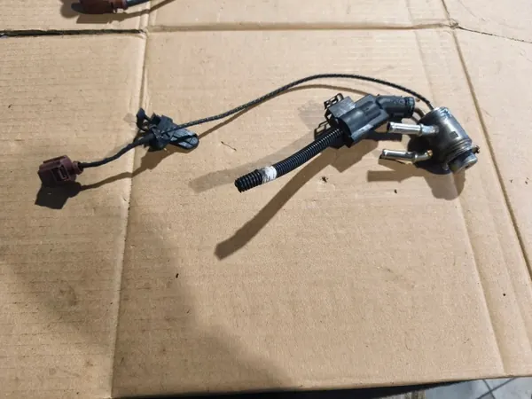 Inyector AdBlue VW AUDI SKODA 2.0 TDI OEM 05L131113J image 2