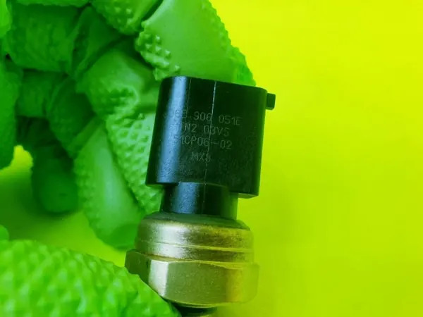 Capteur Pression Carburant OEM 06E906051E Audi A6 C6 image 5