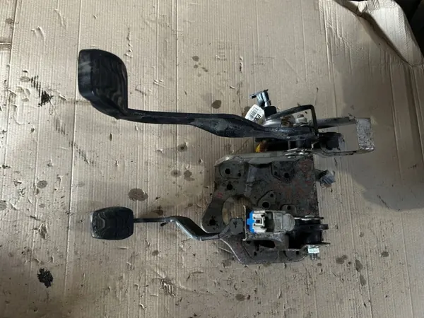 Pédale Embrayage Frein OEM VHB5323 pour Ford Transit image 2
