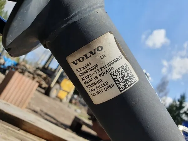 Amortizzatore sinistro Volvo XC40 2.0D image 3