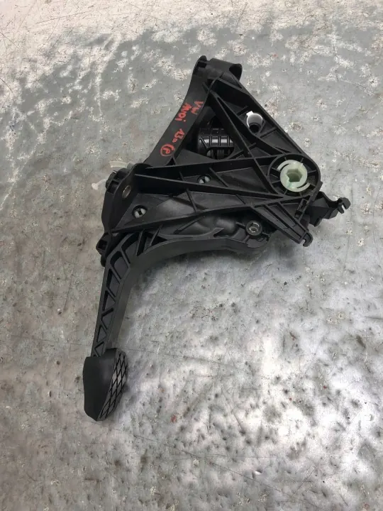 Kytkinpoljin OEM 5Q0721796B VW Audi:lle - Käytetty image 3
