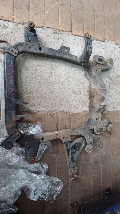 OPEL ZAFIRA B 1.9CDTI Supporto Motore 13192886 image 2