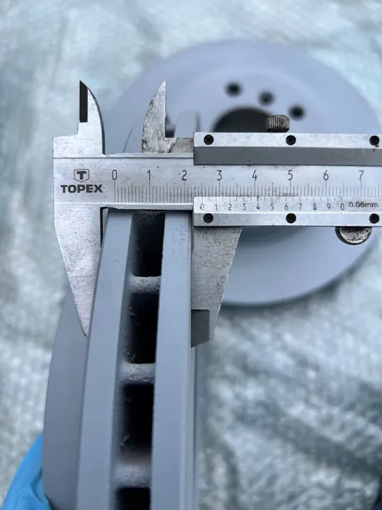 BMW X3 E83 Etujarrulevyt 325x25 Setti 34113400151 image 3