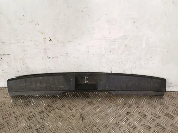 Subaru Outback tavaratilan kynnyssuoja OEM FBZ10764 image 2