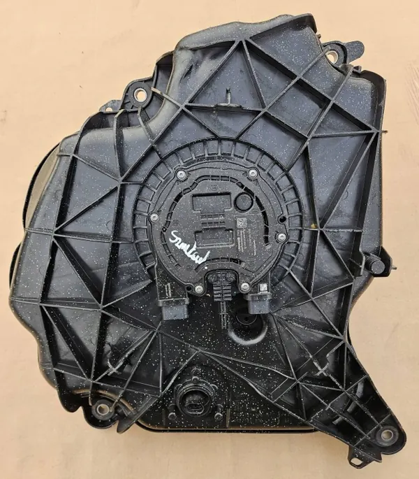 AdBlue-säiliö OEM 4K0131878J Audi A6 C8:lle image 8
