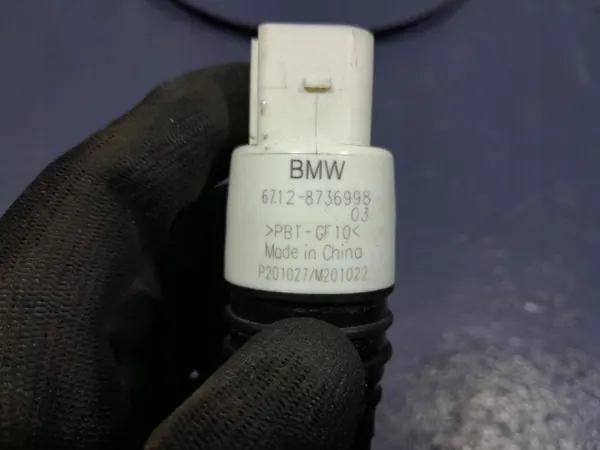 BMW X7 G07 Spolarpump OEM 8736998 - Begagnad image 4