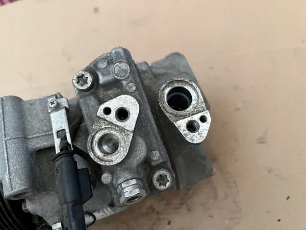 Compresor de aire acondicionado MERCEDES C-KLASA W205 A0008304400 image 4