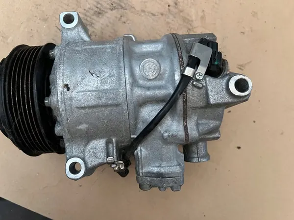 Compresor de aire acondicionado MERCEDES C-KLASA W205 A0008304400 image 5