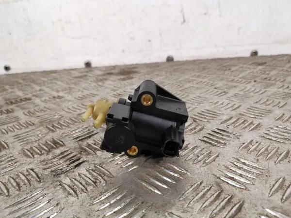 Subaru Kraftstoffdampfventil OEM FBZ13127 - Gebraucht image 3