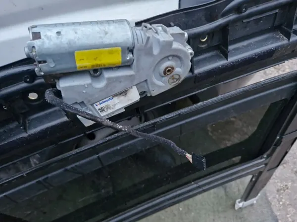 Moteur de toit ouvrant Audi A3 8P OEM 8P0877041A image 3