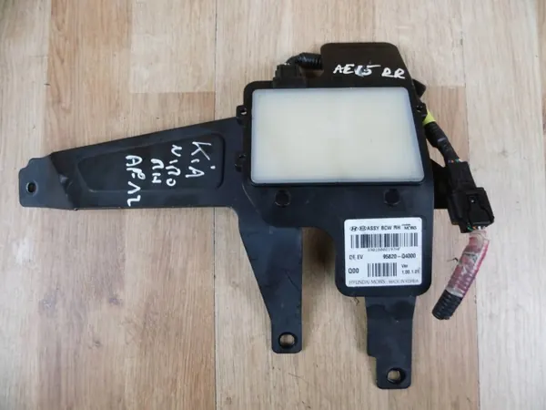 Kia Niro Toter-Winkel-Sensor OEM 95820-Q4000 links image 2