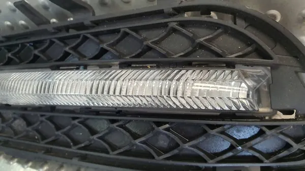 Linker Bumperrooster Halogeen DRL Mercedes E-Klasse W212 09- A2049068900 image 2