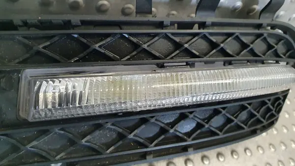 Linker Bumperrooster Halogeen DRL Mercedes E-Klasse W212 09- A2049068900 image 3