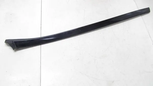 Mercedes W205 tuulilasin tiiviste vasen OEM A2056900162 image 2