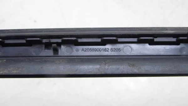 Mercedes W205 tuulilasin tiiviste vasen OEM A2056900162 image 4