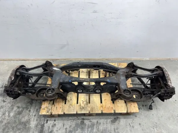 Mercedes R170 Taka-akselipalkki OEM MMAUTKO-28398 image 2