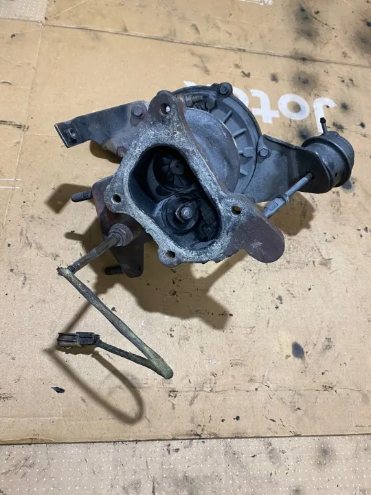 Renault OE Turbokompressor OEM 795637-0001 - Begagnad image 4
