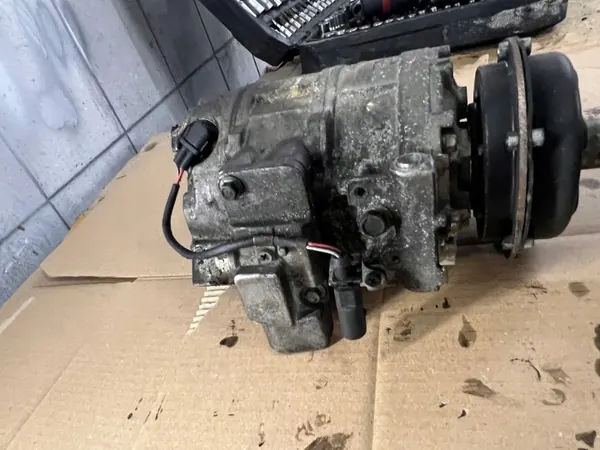 Bomba compressor ar condicionado VW Touareg 5.0TDI OEM 447220-9030 image 4