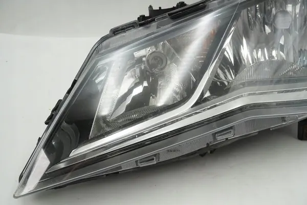 Farol esquerdo Seat Leon III 5F1941005B image 2