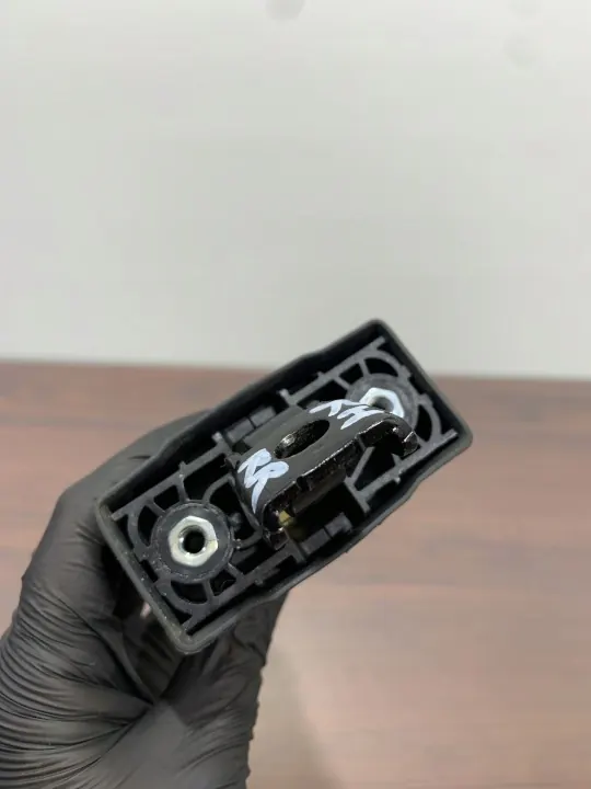 Tope de puerta trasera Cupra Formentor OEM 6FF839267 image 4