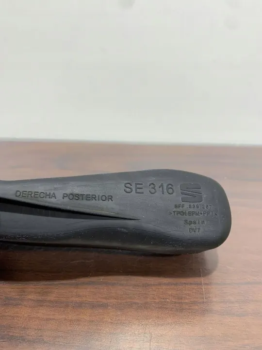 Tope de puerta trasera Cupra Formentor OEM 6FF839267 image 5