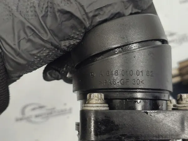 Mercedes E 2.2 CDI Respiradero de Aceite A6460100162 image 4