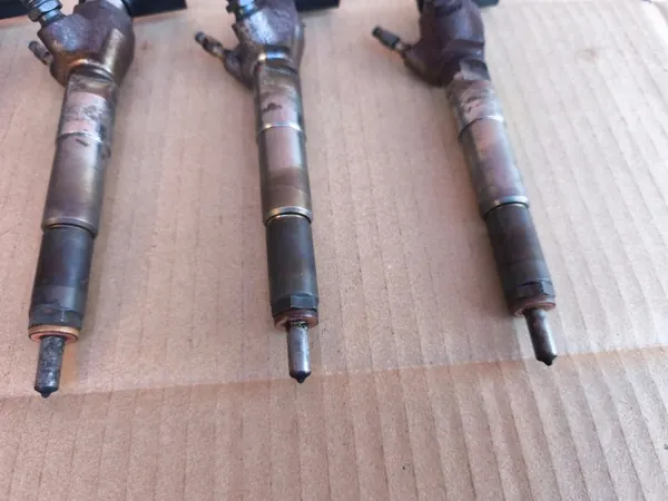 Inyector OEM H8201100113 para Nissan Juke 1.5 dCi image 3