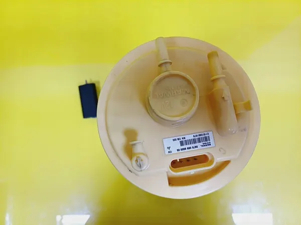 Bomba de combustible Mitsubishi Colt VI 1.3B MN135000 image 2